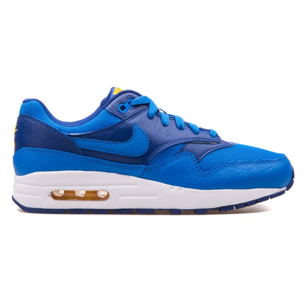 Nike air max 1 blauer Turnschuh — Stockfoto