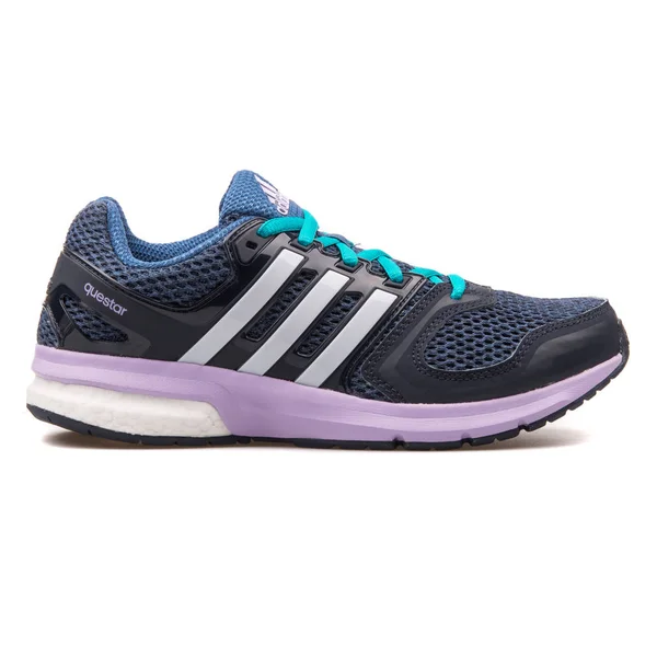 Sneaker Adidas Questar nera, blu e viola — Foto Stock