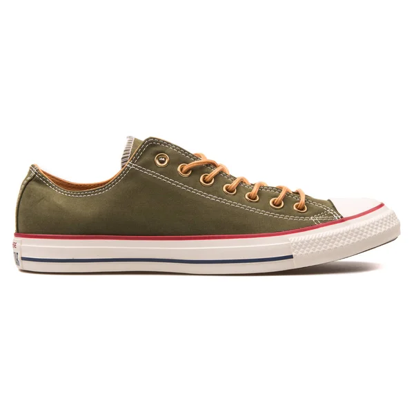 Converse Chuck Taylor All Star OX sneaker verde a base di erbe — Foto Stock