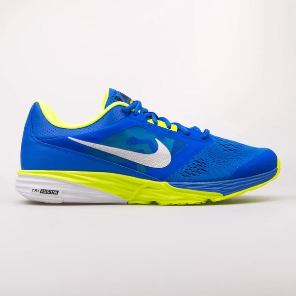 Nike Tri Fusion běh modrá a zelená kýta — Stock fotografie