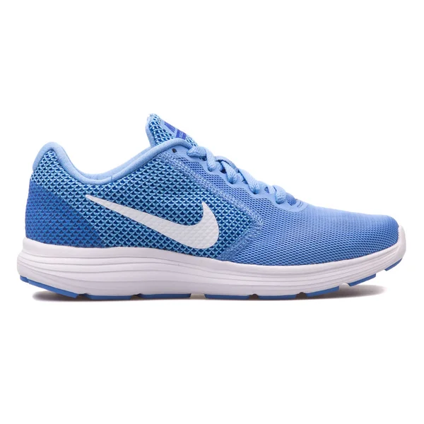 Nike revolution 3 blå och vit sneaker — Stockfoto