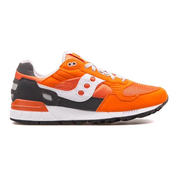 Zapatilla Saucony Shadow 5000 naranja —  Fotos de Stock