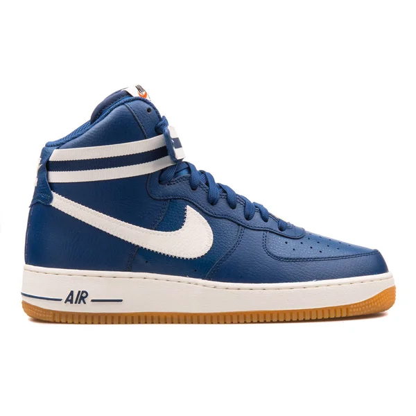 Nike Air Force 1 High 07 blue and white sneaker — Stock Photo, Image
