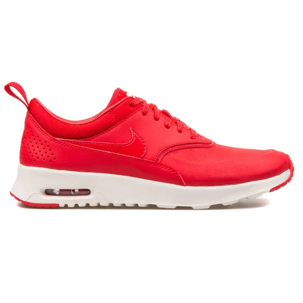 Nike Air Max Thea Premium tênis vermelho — Fotografia de Stock