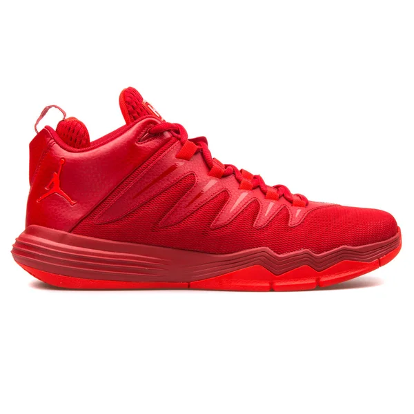 Nike Jordan CP3 IX красного цвета — стоковое фото