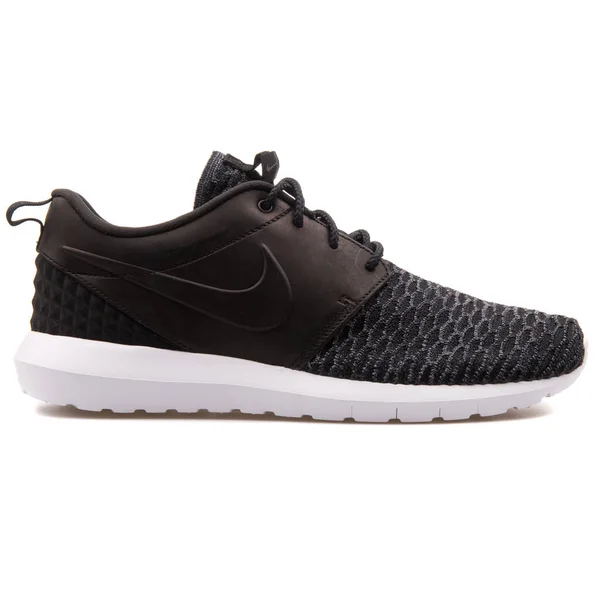 Nike Roshe nm Flyknit Premium czarny Sneaker — Zdjęcie stockowe