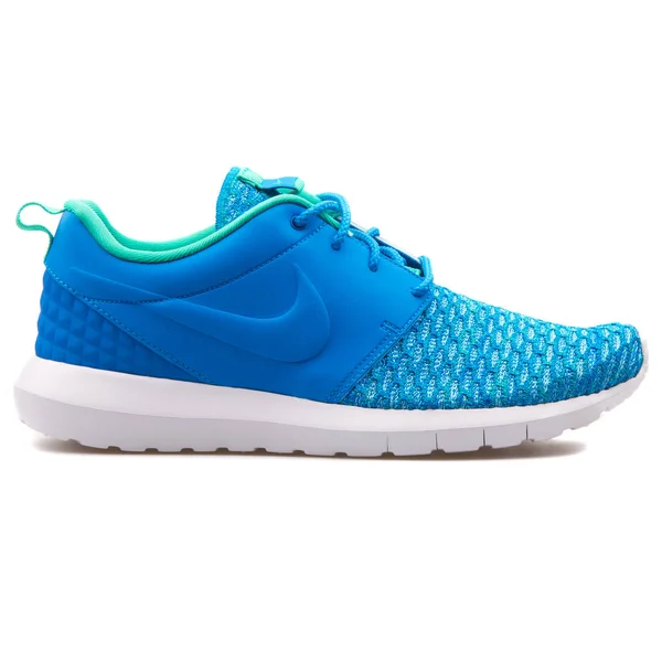 Nike Roshe NM Flyknit Premium sapatilha azul — Fotografia de Stock