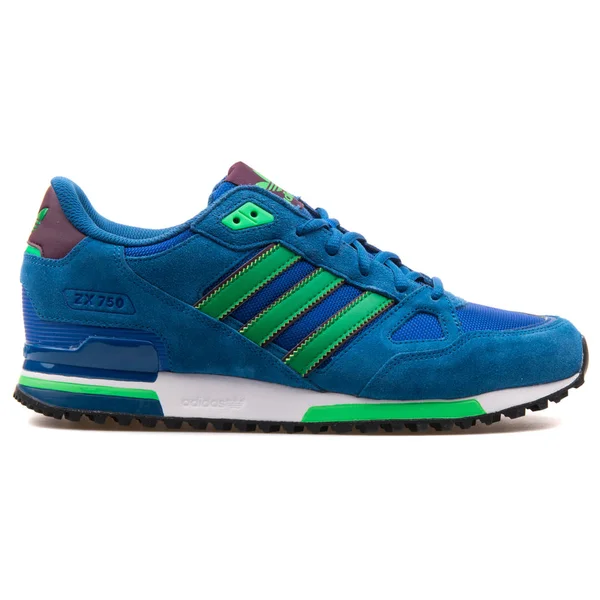 Adidas ZX 750 sepatu biru dan hijau — Stok Foto