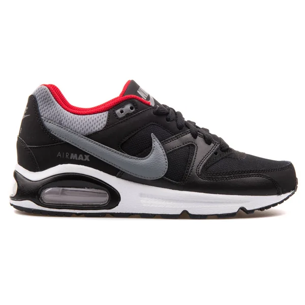 Nike Air Max Command tênis preto, cinza e vermelho — Fotografia de Stock