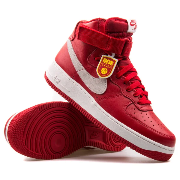 Nike Air Force 1 High Retro QS red and white sneaker — Stock Photo, Image
