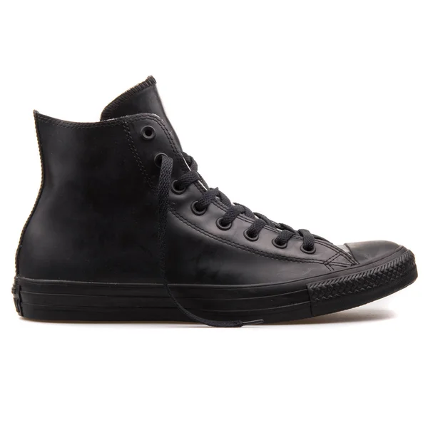 Converse Chuck Taylor hög svart sneaker — Stockfoto