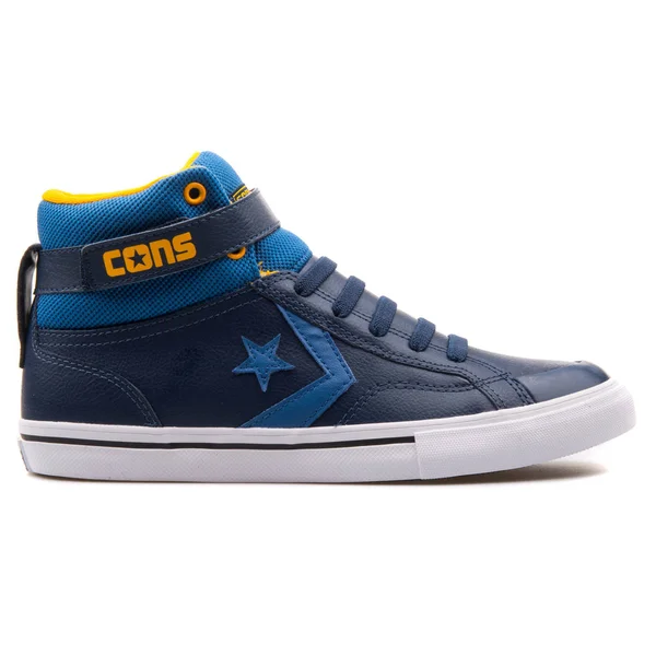 Converse Pro Blaze Strap sötétkék és sárga cipő — Stock Fotó