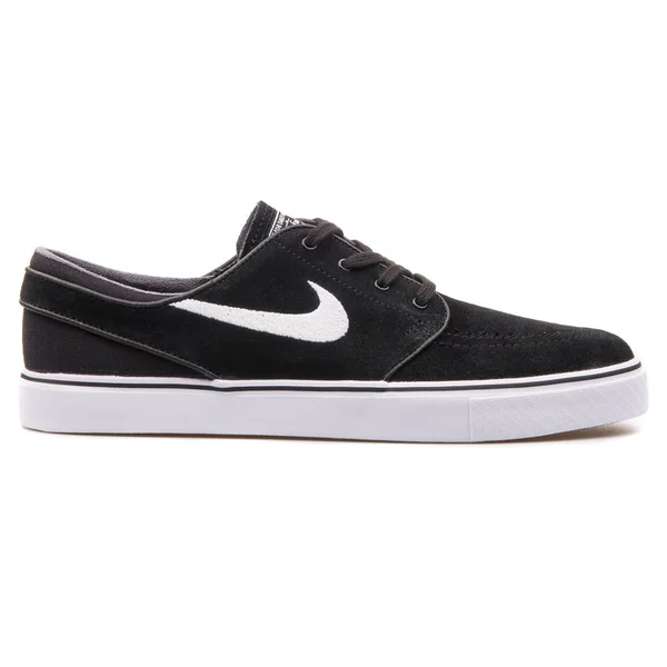 Nike Zoom Stefan Janoski siyah beyaz spor ayakkabı — Stok fotoğraf