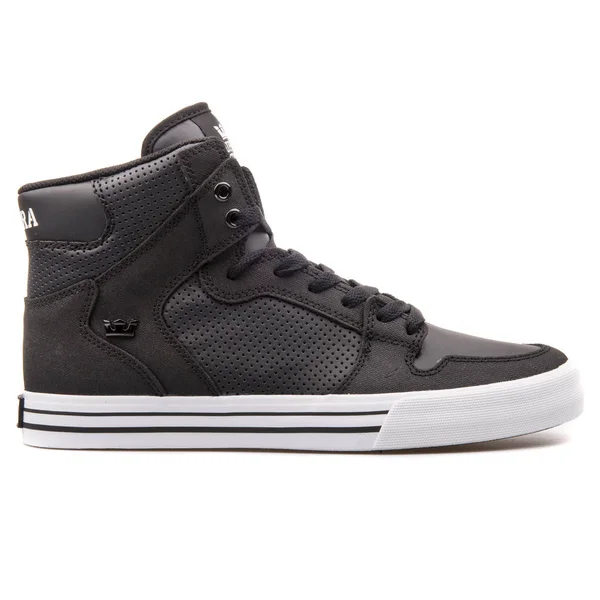 Supra Vaider zwart en wit sneaker — Stockfoto