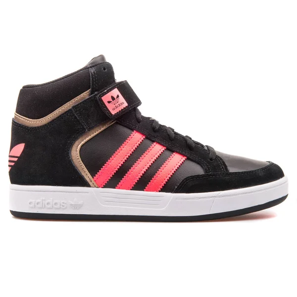 Baskets Adidas Varial Mid noir et rouge — Photo