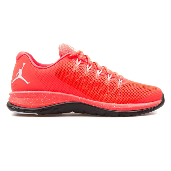 Zapatilla Nike Jordan Flight Runner 2 infrarroja y negra — Foto de Stock