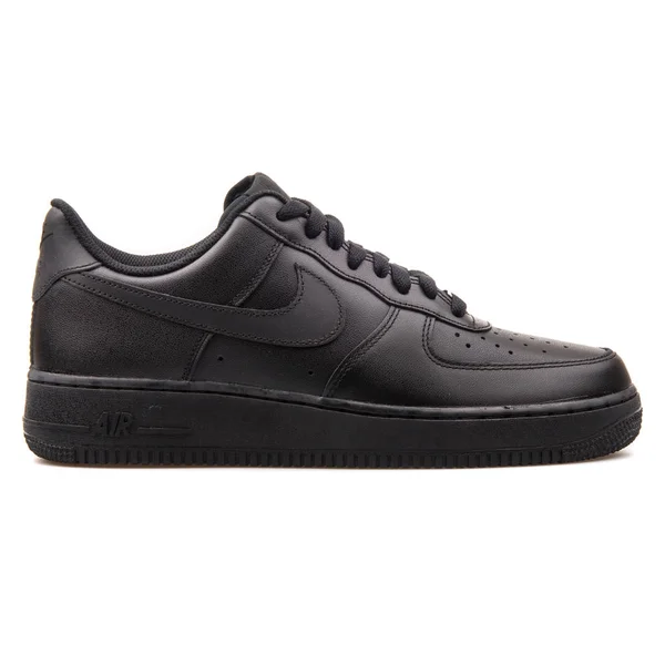 Nike Air Force 1 07 black sneaker — Stock Photo, Image