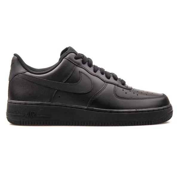 Nike Air Force 1 07 tênis preto — Fotografia de Stock