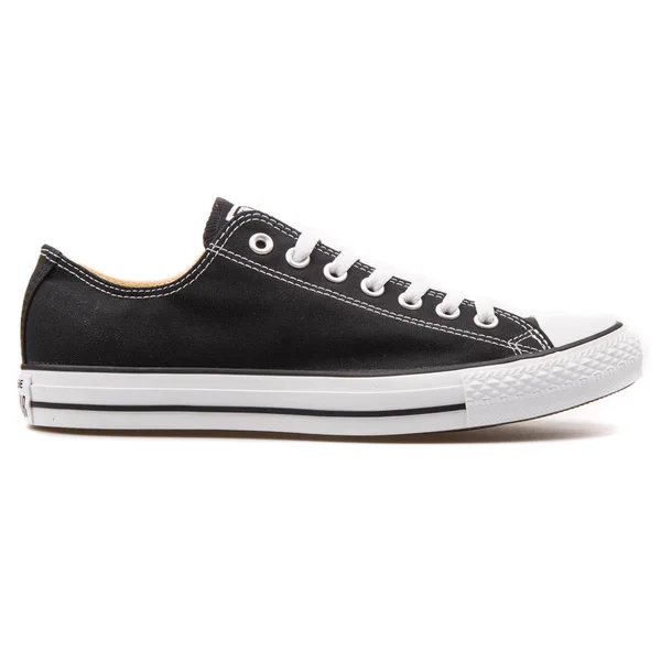 Converse minden Star Ox fekete cipő — Stock Fotó