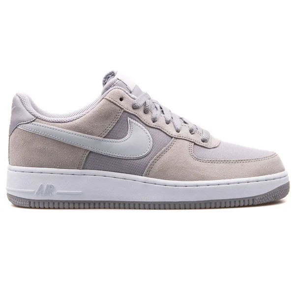 Nike Air Force 1 grey and platinum sneaker — Stock Photo, Image