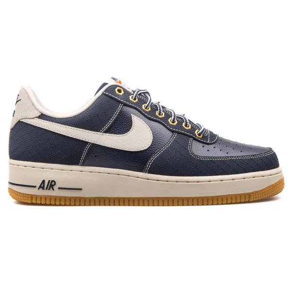 Nike Air Force 1 obsidian sneaker — Stock Photo, Image