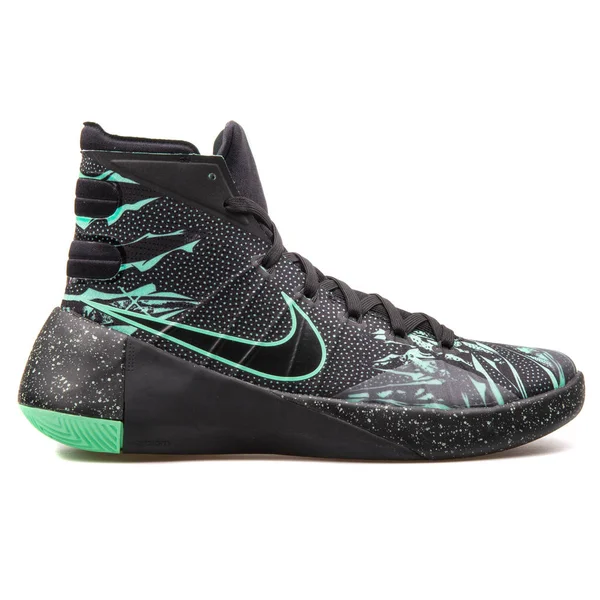 Zapatilla Nike Hyperdunk 2015 Premium negra y verde — Foto de Stock