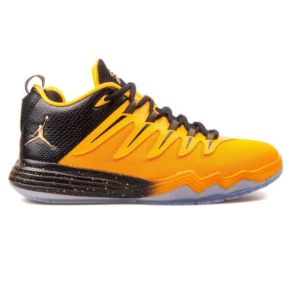 Nike Jordan Cp3 IX pomarańczowy Sneaker — Zdjęcie stockowe