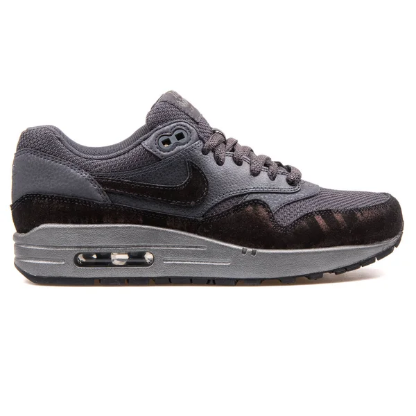 Nike Air Max 1 Premium anthracite sneaker — Stock Photo, Image