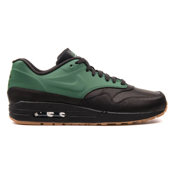 Nike Air Max 1 VT QS black and green sneaker — Stock Photo, Image