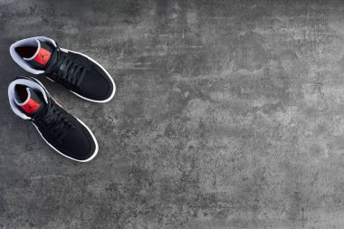 Nike Air Jordan 1 Orta siyah, gri, kırmızı ve beyaz spor ayakkabılar