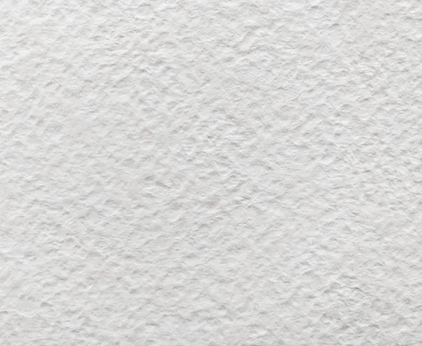 Beyaz suluboya kağıt. Kabataslak bir arka plan. Aquarelle tahılları uzay tuvalini kopyalıyor. Sanatçı doğal malzeme.