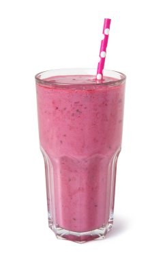 Çilek, böğürtlen, yaban mersini ve ahududu beyaz bir arka plan izole üzerinde uzun bir cam taze berry karışımı smoothie