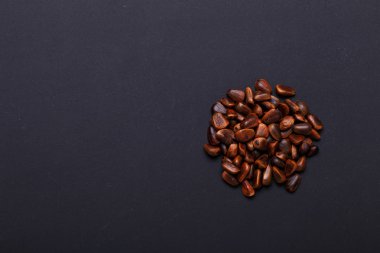 Arka plan olarak kabuklu çam fıstığı