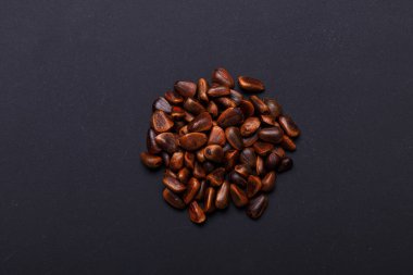 Arka plan olarak kabuklu çam fıstığı