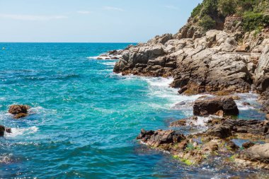 Mavi deniz sahil hattı kum taş Beach Akdeniz doğa arka plan İspanya