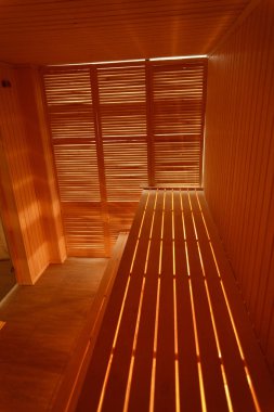 Küçük ev Ahşap sauna iç. Ahşap banklar