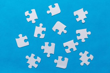 soyut puzzle arka plan parça eksik. mavi arka plan