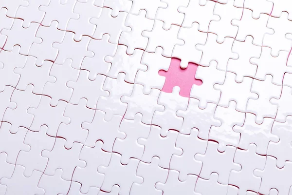 Weißes Puzzle Auf Rosa Hintergrund Fehlanzeige Ansicht Von Oben — Stockfoto