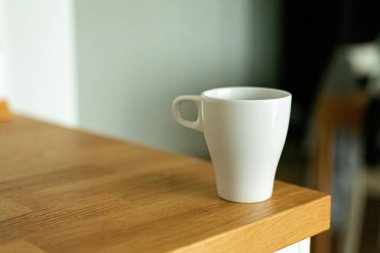 Bir fincan kahve mutfakta. İskandinav tarzı. Kopya alanı