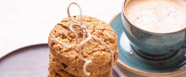 Xícara Café Pilha Biscoitos Aveia Fundo Madeira Branca Padaria Caseira — Fotografia de Stock