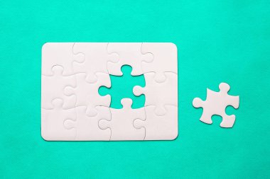 Nane arkaplan görünümünde eksik parçalı yapboz bulmacası