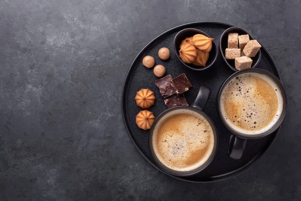 Kaffeebecher Verschiedene Süßigkeiten Und Gewürze Auf Keramikteller Ansicht Von Oben — Stockfoto