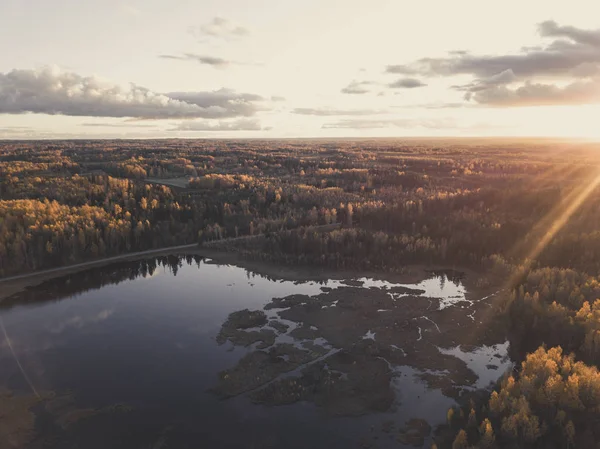 Drone Flygfotografering Sjön Omgiven Med Vackra Höstfärger Skogarna Solnedgång Vintage — Stockfoto