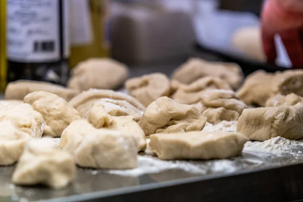 Små Bröd Degen Bollar Placeras Matlagning Papper Pan Redo Att — Stockfoto