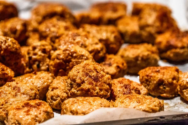 Gebackene Runde Schweineschnitzel Auf Backpapier Ausgebreitet Für Einige Burger Zum — Stockfoto