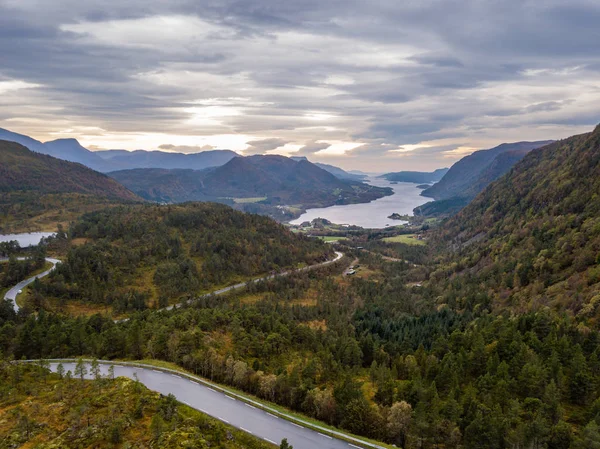 Drone Foto Carretera Que Conduce Fiordo Con Cielo Dramático Segundo —  Fotos de Stock