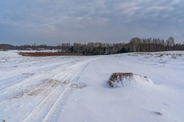 Пустой Сельский Пейзаж Солнечный Зимний День Снегом Покрывающим Землю Абстрактный — стоковое фото