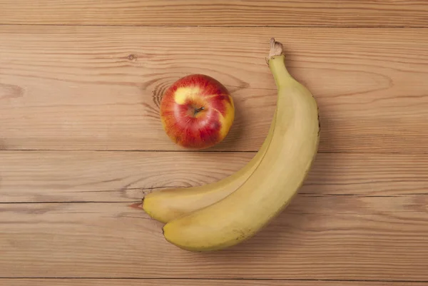 Pomme Bananes Mûres Reposent Sur Fond Bois — Photo