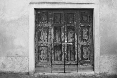 Geçmişte kapının arkasında