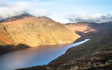 Dağ ve göl sahne Mourne Dağları, İngiltere